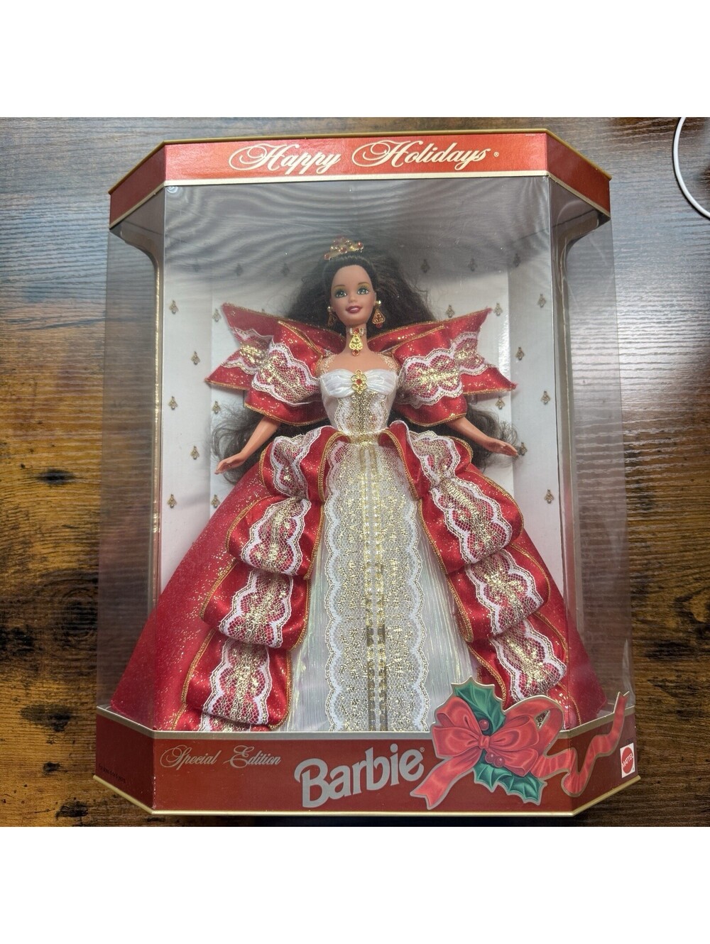 Happy Holidays Special Edition 1997 Barbie Doll GREEN EYES Mattel NEVER OPENED!